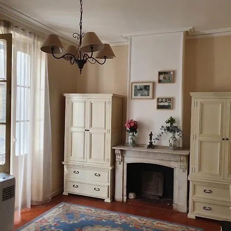Holiday home Maison Carrasserie