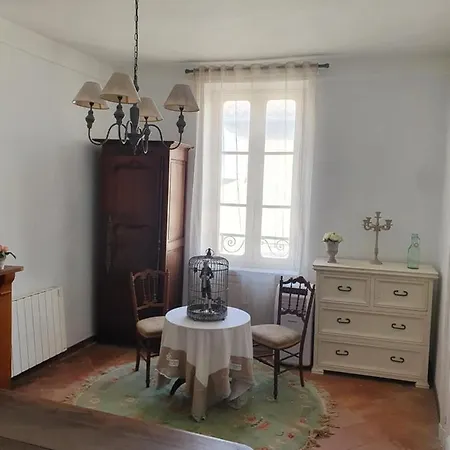 Holiday home Maison Carrasserie *