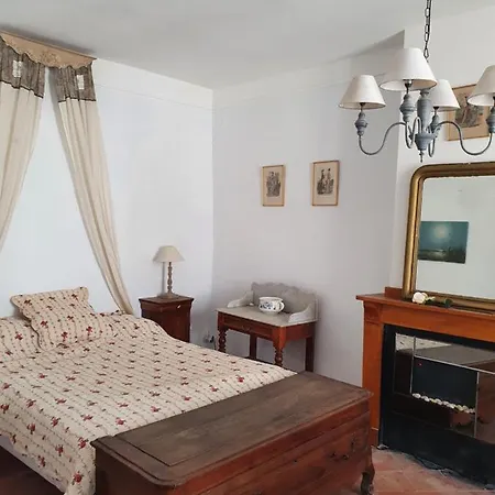 Holiday home Maison Carrasserie